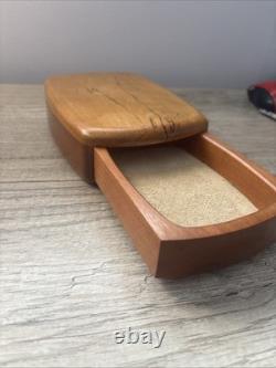 Vintage Wooden Rectangle Jewelry/Trinket Box UNIQUE JAMES BATEMAN SIGNED PG1 7