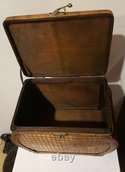 Vintage art Brass and Wood Latched Keepsake Box. Dim height 9× 13× 7.5